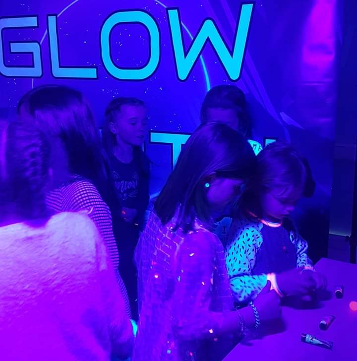 glow party